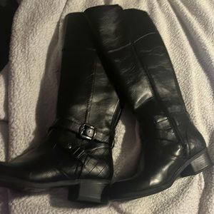 Brand new size 8 black knee high heeled boots
